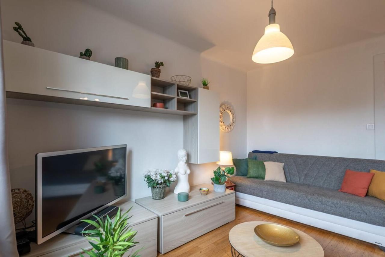 דירות אנסי Petit Port Furnished Flat מראה חיצוני תמונה
