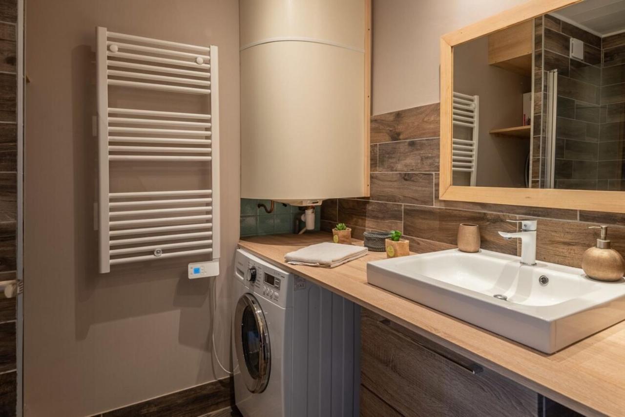 דירות אנסי Petit Port Furnished Flat מראה חיצוני תמונה